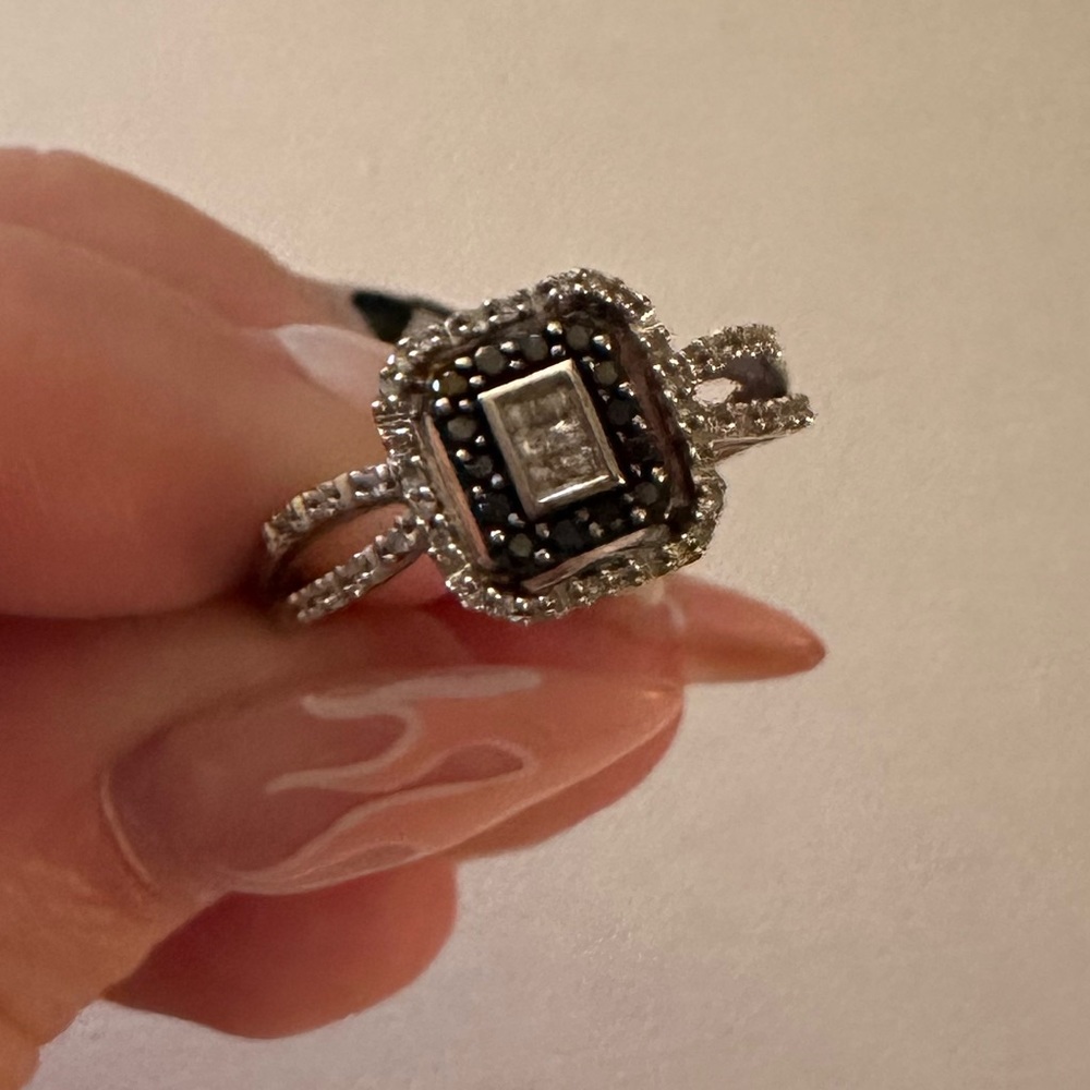 JWBR 10k black & white gold diamond halo ring